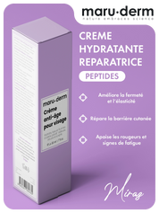 Femme appliquant la crème hydratante réparatrice sur le visage